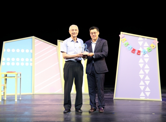 委員會主席鄺祖盛鳴謝林大慶教授擔任劇場顧問。
